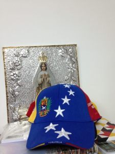 La reacción de Capriles a la “expropiación” de la gorra tricolor (FOTO)