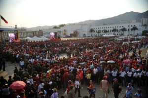 Con canto y llanto venezolanos rinden homenaje a Chávez (Fotos)