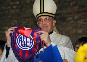 Los hinchas de San Lorenzo celebran tener un Papa “Santo” y futbolero