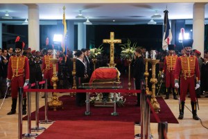 Santos viajará el viernes a Venezuela para funeral de Hugo Chávez