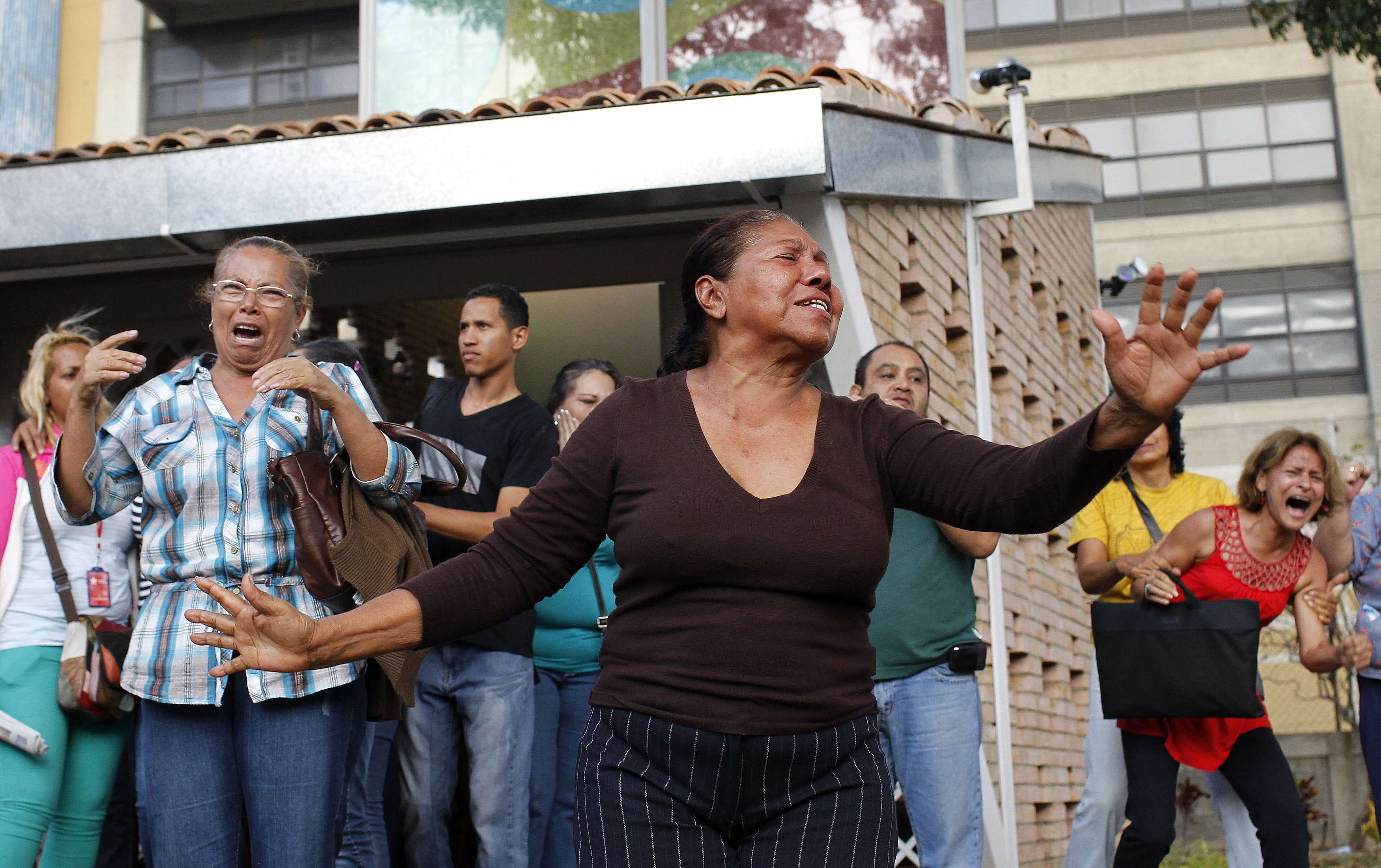ABC: Maduro anuncia la muerte de Chávez nueve horas después de producirse