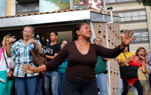 ABC: Maduro anuncia la muerte de Chávez nueve horas después de producirse