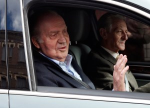El rey de España sale del hospital tras su séptima operación