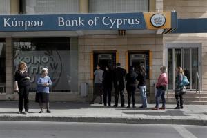 Máxima expectación en Chipre ante negociación del Eurogrupo sobre sus bancos