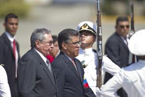 Raúl Castro: Chávez murió invicto, invencible, victorioso