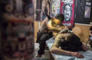 El tatuaje se instala en París (Fotos)