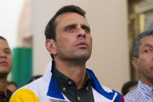 Capriles se centra en la oración y Maduro sigue hablando de una “revolución de resurrección”