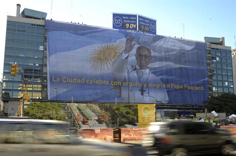 El Papa versión GIGANTE en Buenos Aires (FOTO)
