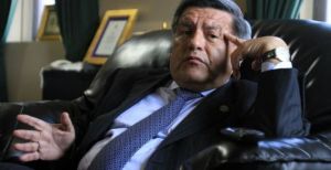 Este alcalde confesó que no sabía leer mientras inauguraba una feria del libro en Perú