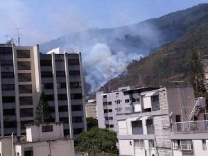 Reportan fuerte incendio en El Ávila (Fotos)