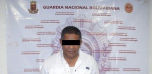 Fue capturado con 160 dediles de cocaína en Maiquetía (Fotos)