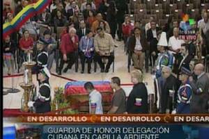 Cubanos le rinden homenajes a Chávez en la Capilla Ardiente