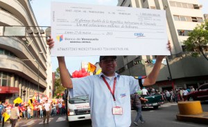 Trabajadores de Cantv entregan a Maduro dividendos de 2012