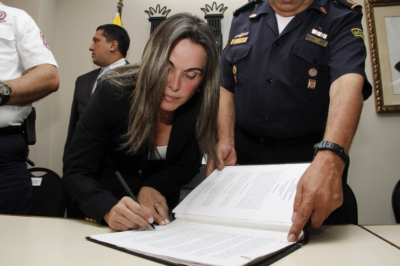Alcaldesa de Maracaibo firmó decreto que regula uso de piscinas