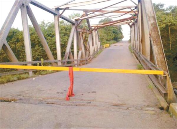 Cerrada vía Tinaco-El Pao por fractura de un puente (Foto)