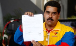 Maduro inscribió su candidatura ante el CNE (Video)