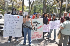 Protestan ante la Fiscalía por asesinato de cacique Romero