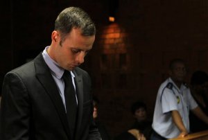 Oscar Pistorius tiene permiso para viajar fuera del país