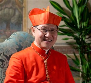 Cardenal filipino suena fuerte para Papa