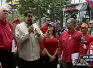 Maduro entrega viviendas a refugiados de Vargas