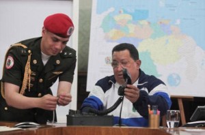 Teniente incondicional de Chávez quiere seguir siendo su ayudante en el cielo (Imágenes)