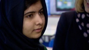 Malala regresa a clases (Video)