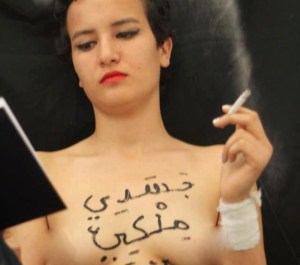 Condenan a muerte a joven musulmán por foto topless en Facebook