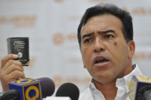 Antonio Rivero instó al ministro de la Defensa que abandone el cargo