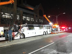 Choque de autobús en Pensilvania deja dos muertos y 15 heridos