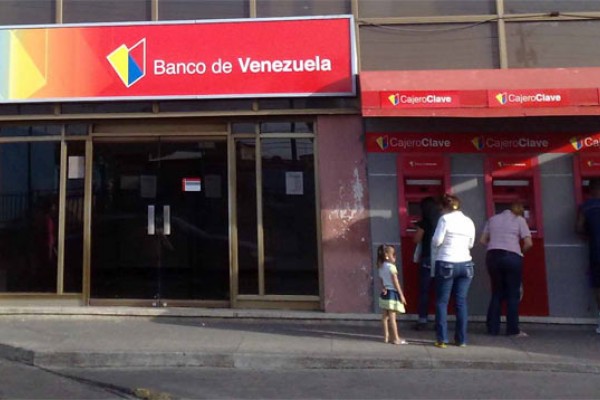 Banco de Venezuela sólo pagará cheques hasta cinco mil bolívares por taquilla