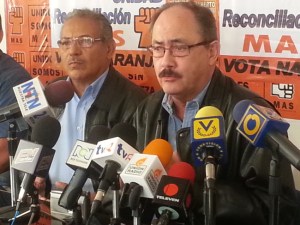 MAS apoya decisión de Capriles de ir a presidenciales