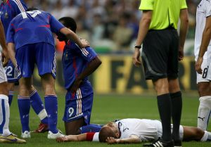 Dos futbolistas aficionados en Francia fallecieron durante el partido