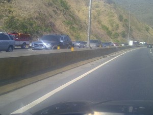 Por esta razón usuarios de la GMA llegaron tarde a Caracas (Foto)