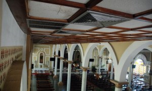 Las goteras y el hampa azotan a iglesias de Puerto La Cruz