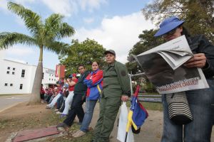Seguidores de Chávez se concentran en Los Próceres para recibir cortejo fúnebre (FOTOS)