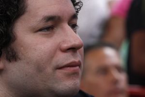 Gustavo Dudamel viajará al funeral de Chávez en Caracas