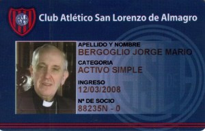 Nuevo Papa es aficionado al fútbol… y este es su carnet de un famoso club argentino