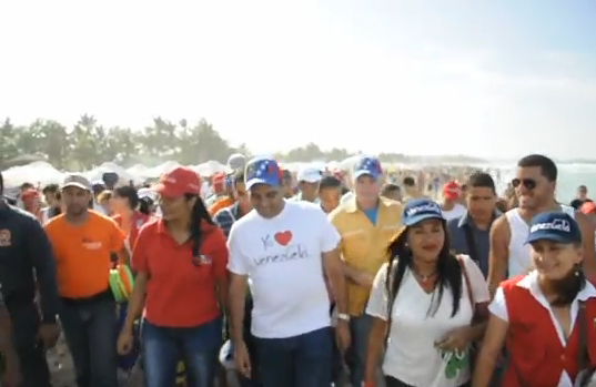 Consignas a Capriles arruinaron paseo por playa Parguito a Alejandro Fleming y Mata Figueroa (Video)