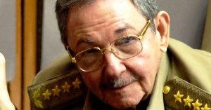 Raúl Castro respalda que se le otorgue asilo a Snowden “perseguido por sus ideales”