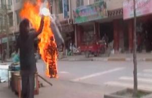 Dos tibetanos se inmolan prendiéndose fuego