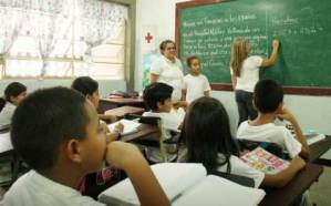 Escuelas se dedicaron a estudiar vida de Chávez este lunes
