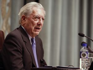 Vargas Llosa le dice “patético” a Piñera