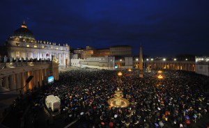 Más de 100 mil personas dieron la bienvenida en San Pedro al nuevo Papa