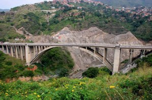 Vía alterna de la autopista Caracas-La Guaira estará cerrada por dos meses