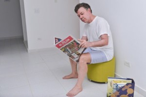 Presidente de Colombia durmió en vivienda social para pobres (Foto)