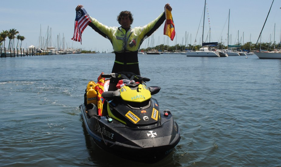 Aventurero español inicia última etapa en moto acuática de Miami a La Habana