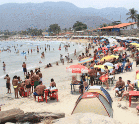 Playas de Ocumare de la Costa en espera de temporadistas