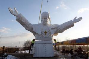 La estatua más grande de Juan Pablo II (Fotos)
