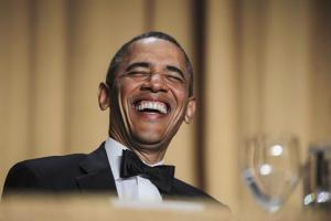 Obama bromea con ponerse flequillo