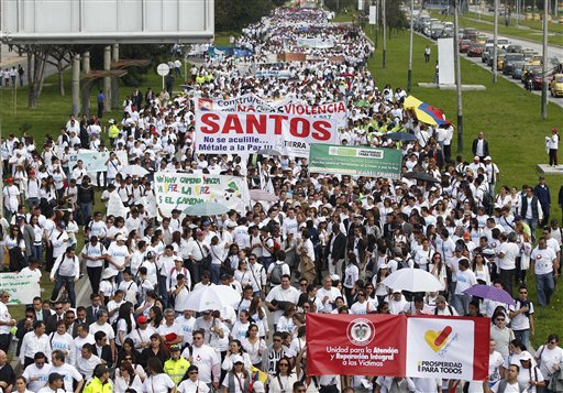 Colombianos marchan en apoyo a la paz